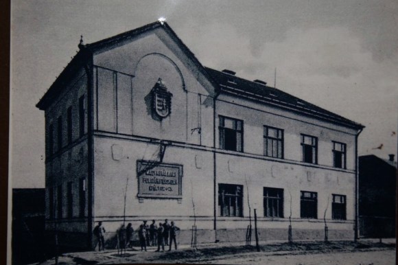 Az eleki Polgári Fiúiskola az 1930-as években