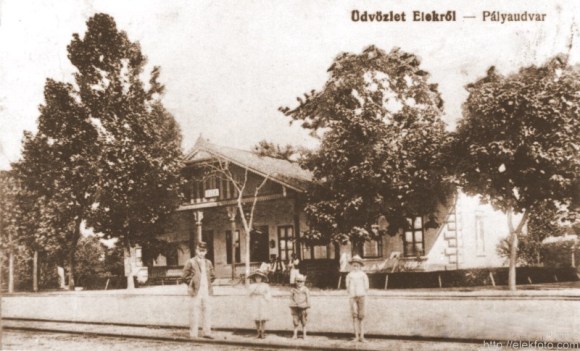 Az eleki állomást ábrázoló képeslap, valószínűleg a két háború közti időből.