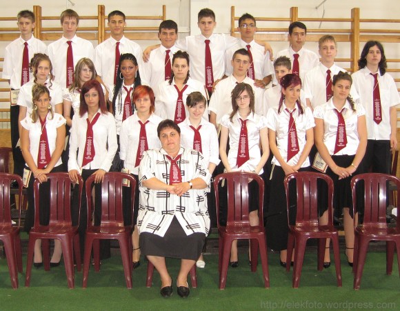 A 2008. évi 8.C osztály, Szegedi Károlyné osztályfőnökkel.