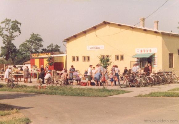 Az eleki piactér az 1980-as évek elején