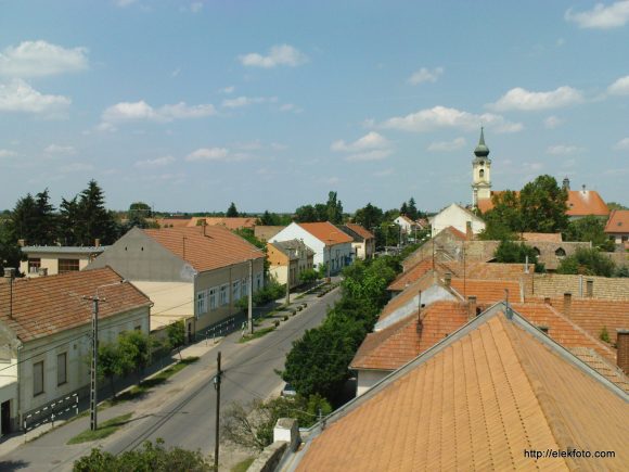 A "Gimnázium" épülete a magasból, 2012. június 4-én