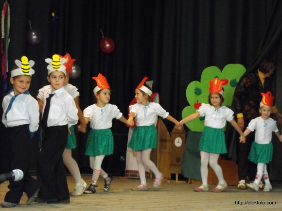 Méhecskék és virágok az 1. számú óvodából