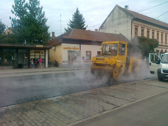 Látványos gőzfelhő a nem gőzzel hajtott gép körül