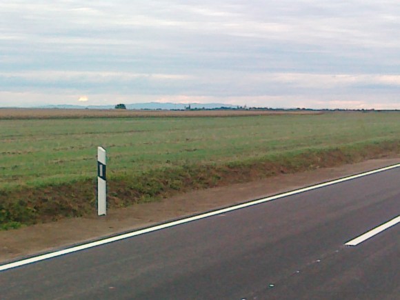 Meglepően közelinek látszanak a hegyek - szép időben rájön az ember, hogy Elek az Alföld szélén fekszik!