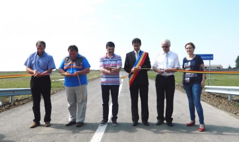 Az Elek-ottlakai útszakasz átadása 2014 júliusában