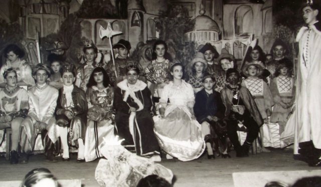 A "Békakirály" és udvara