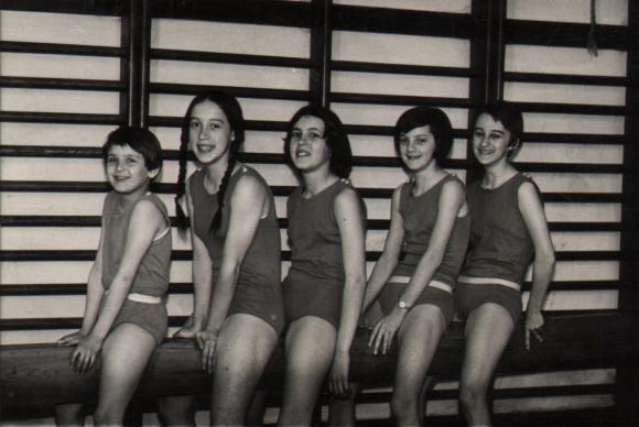 A tornateremben: ”Czakó, Nádor, Spiegel, Metz, Janecskó"