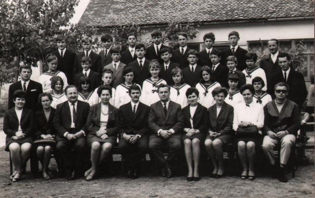 Általános Iskola Elek, 1970- 8.B osztály