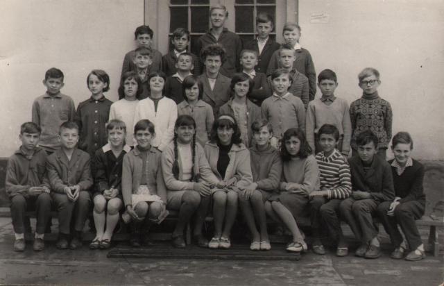 Osztálykép 1965-66-ban az eleki Általános Iskolában