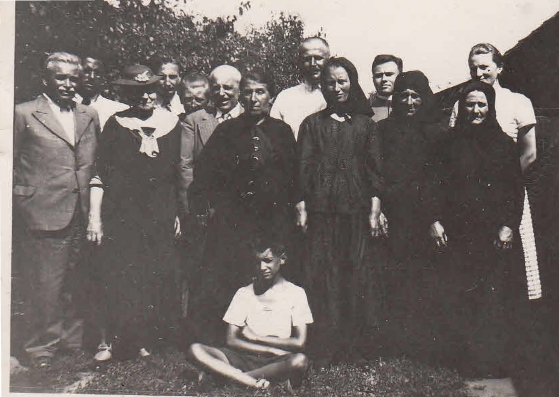 Az eleki búcsúra érkezett vendégek a Post családnál 1938 körül