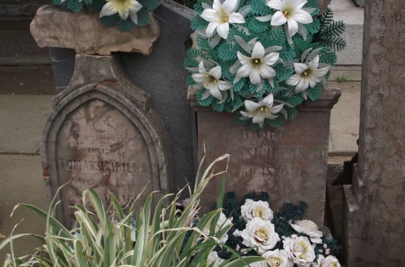 Tomassich Ilka és László sírkeresztje